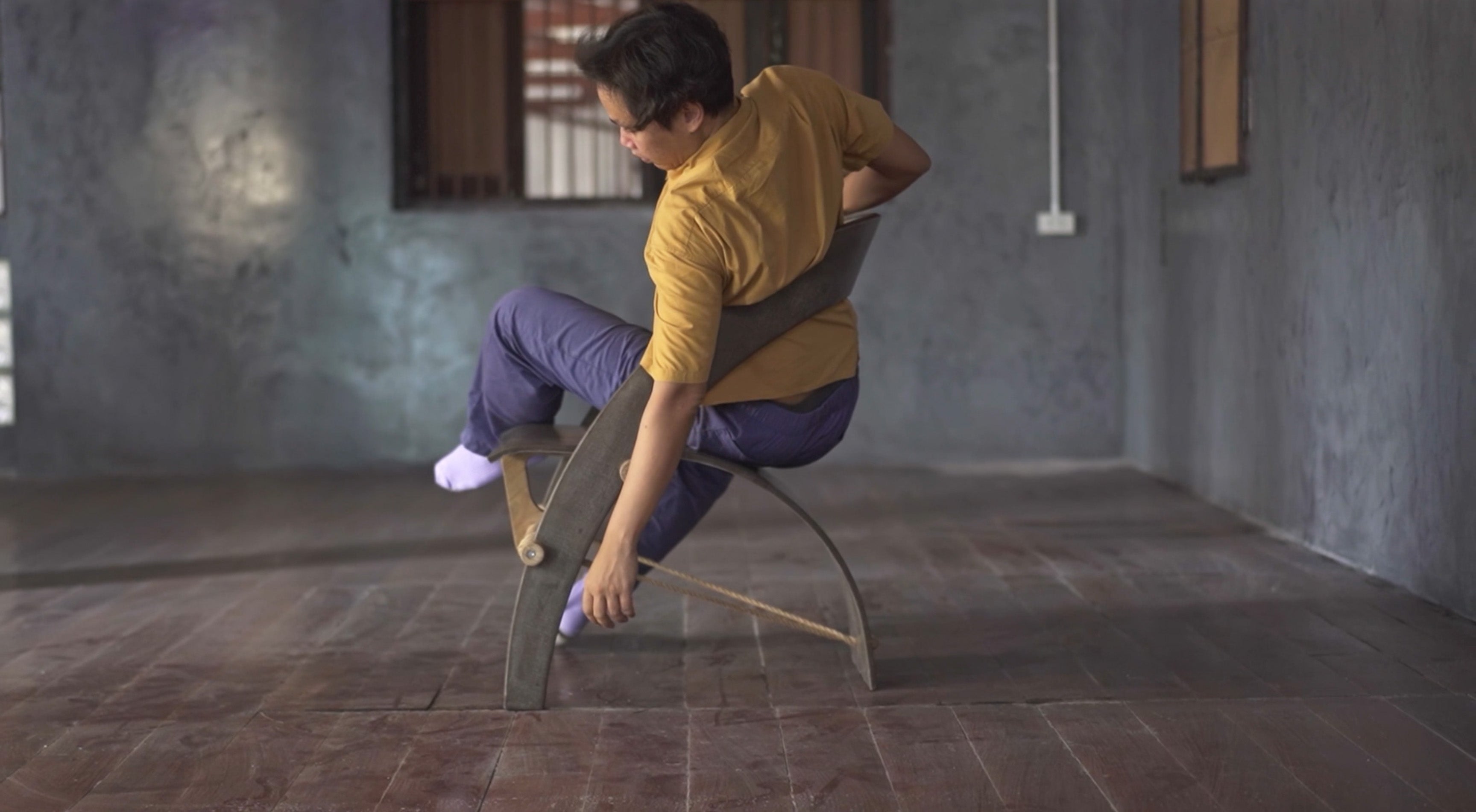 Load video: Movement study with Hemp Chair by Veronica Olariu — performer Nitipat Ong Phonchai interacting with the tensile hemp-composite chair structure, Thailand, 2026.